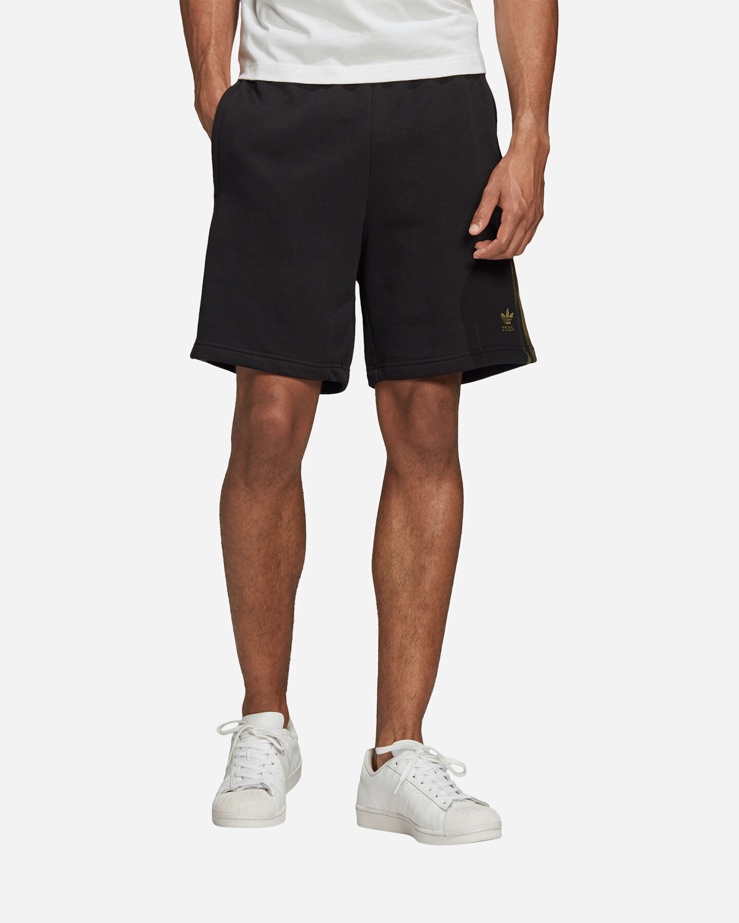 Скрытые шорты. Шорты adidas 3-Stripes Camouflage shorts. Шорты adidas Originals 3s Cargo short. Шорты адидас черные мужские 1 полоса. Шорты мужские adidas Camo.