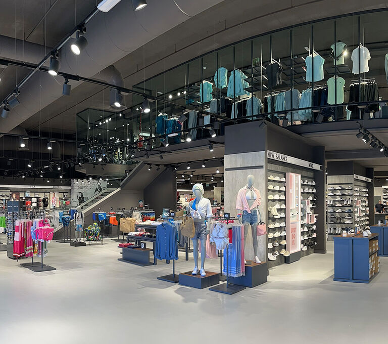 Interno negozio Cisalfa Sport di Ravenna