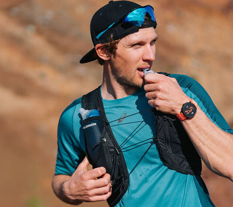 Ragazzo che fa trail running