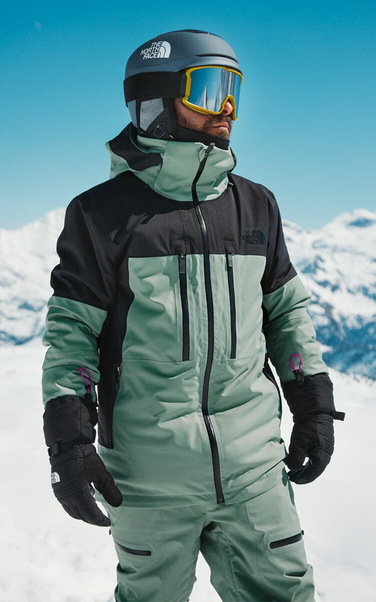 Ragazzo che indossa giacca da sci The North Face