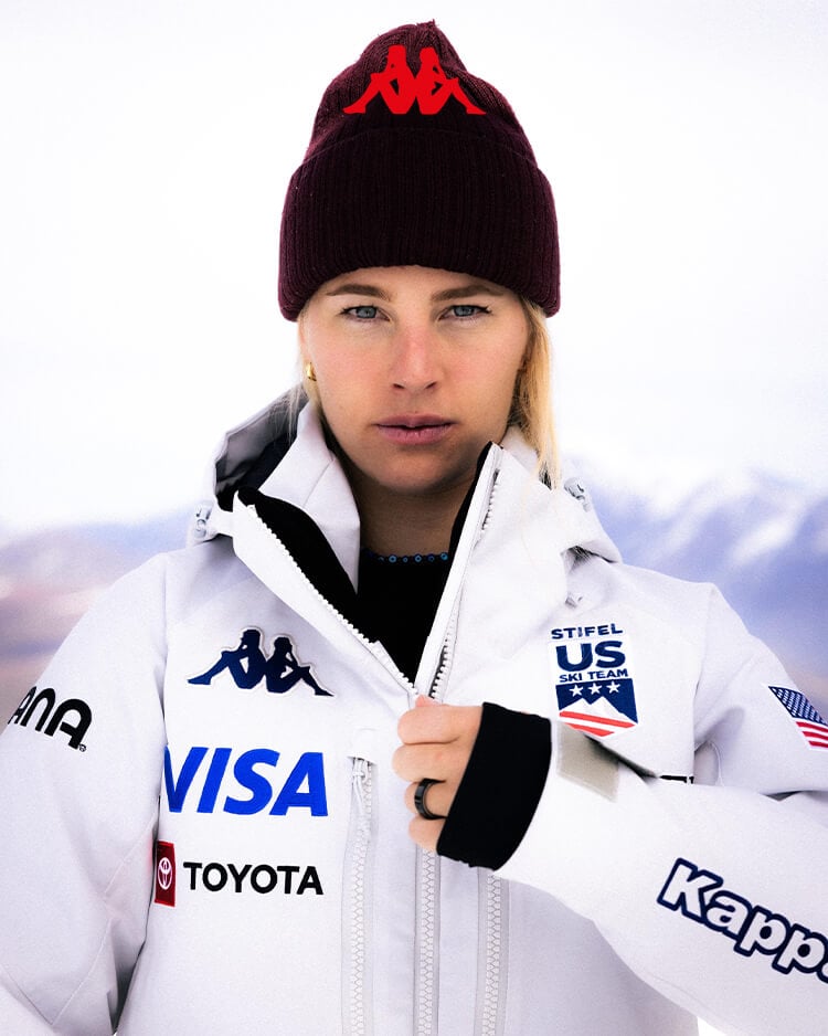 Ragazza che indossa giacca da sci Kappa