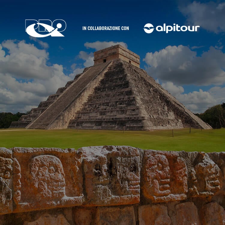 Piramide Maya di Kukulk&aacute;n nello Yucatan Messico