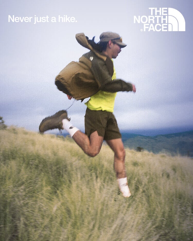 Ragazzo che indossa giacca outdoor The North Face