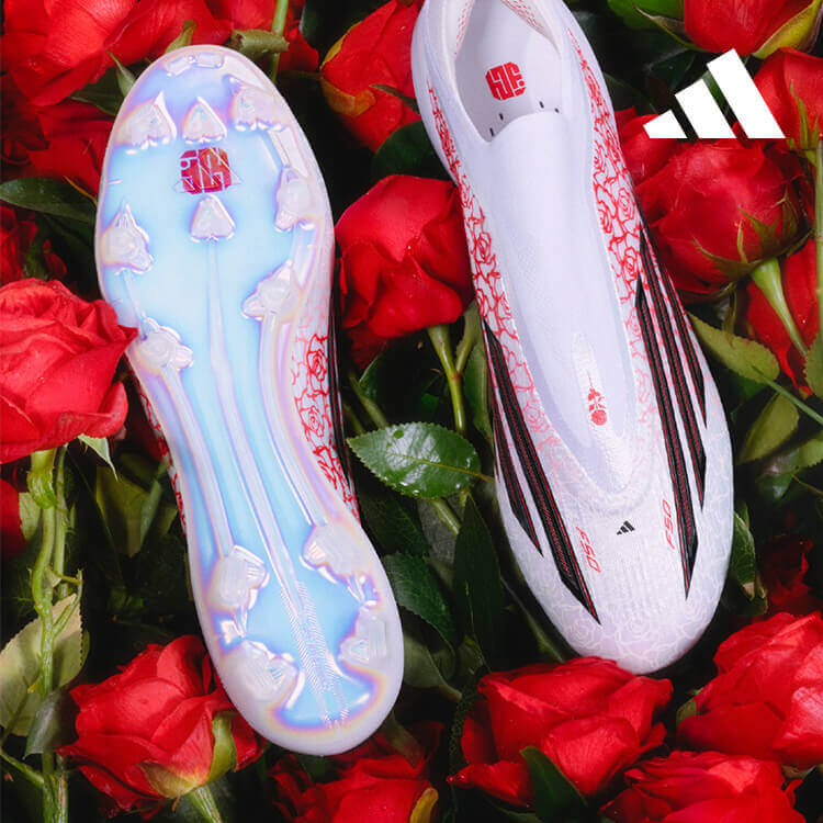 Scarpe da calcio adidas F50 sopra un mazzo di rose