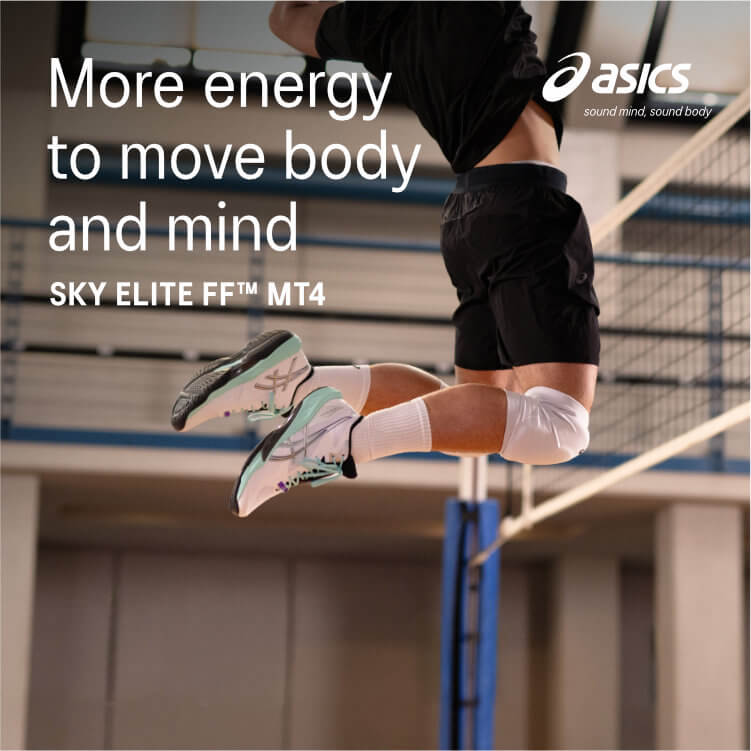 Ragazzo che gioca a pallavolo con scarpe Asics Sky Elite FF MT 4