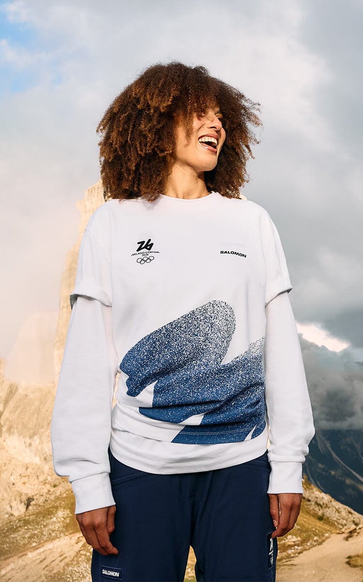 Ragazza che indossa abbigliamento Salomon x Milano Cortina 2026