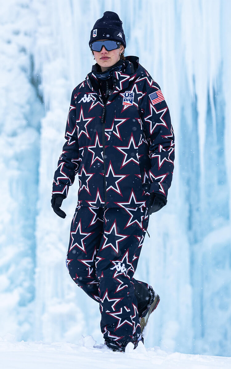 Ragazza che indossa tuta da sci Kappa