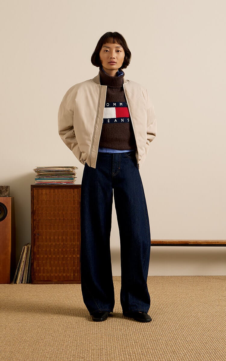 Ragazza con outfit Tommy Hilfiger