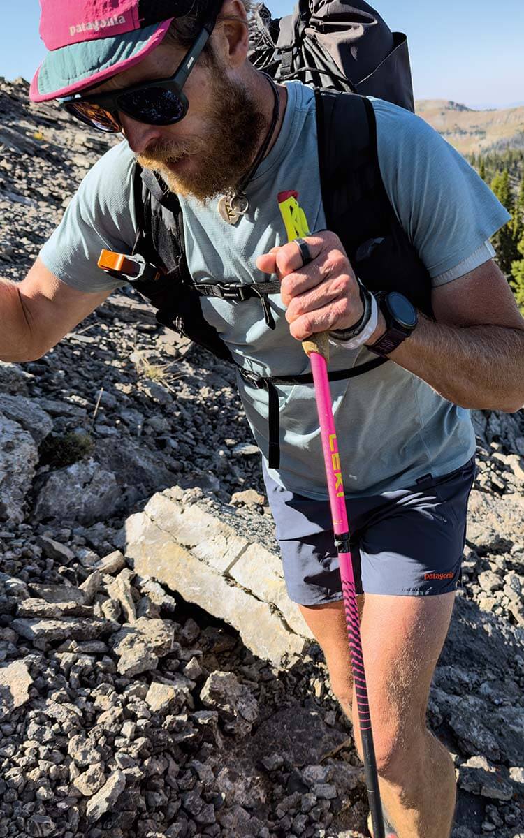Ragazzo che indossa abbigliamento outdoor Patagonia