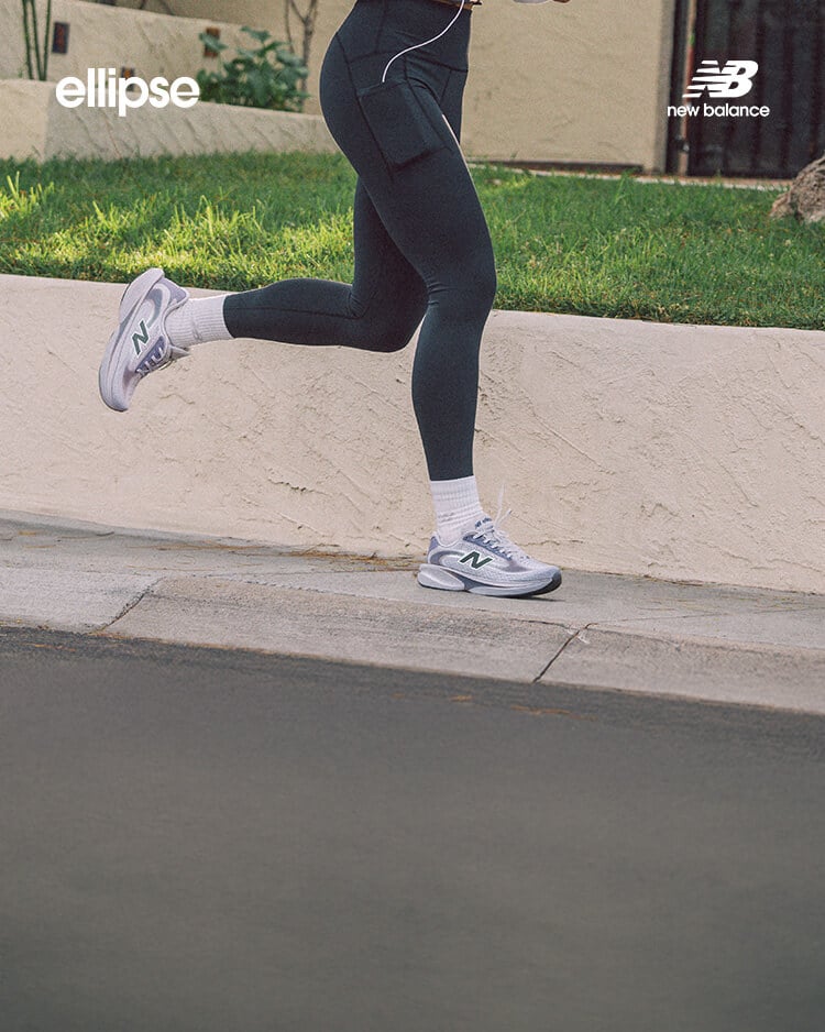 Ragazza che corre con scarpe da running New Balance Ellipse