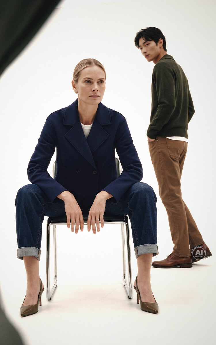 Uomo e Donna vestiti con look Dacks FW26