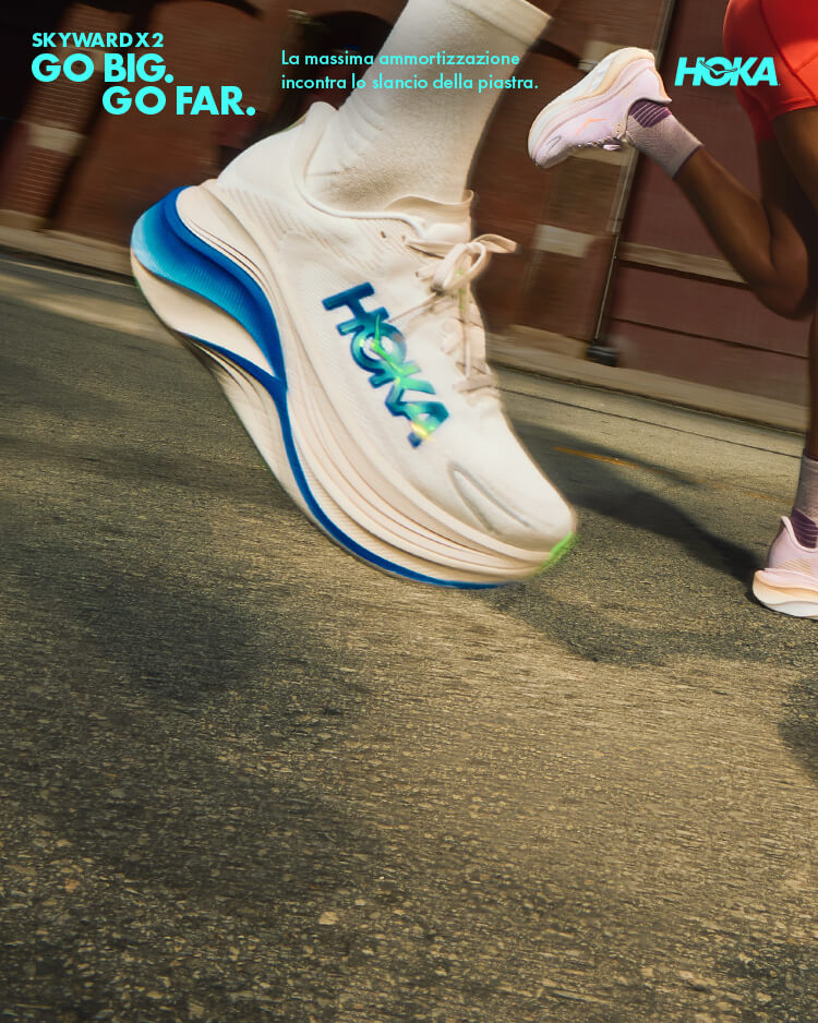 Ragazzi che corrono con scarpe da running Hoka Skyward X 2