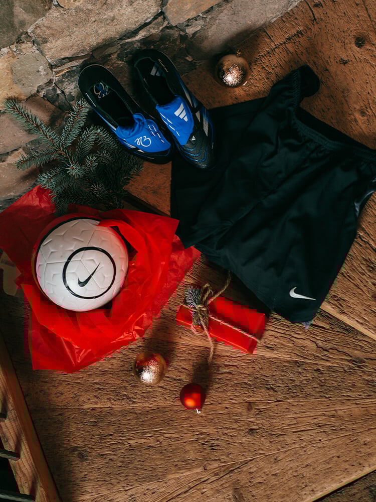 Attrezzatura calcio scarpe, abbigliamento e palloni