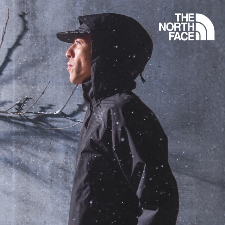 Ragazzo che indossa giacca The North Face