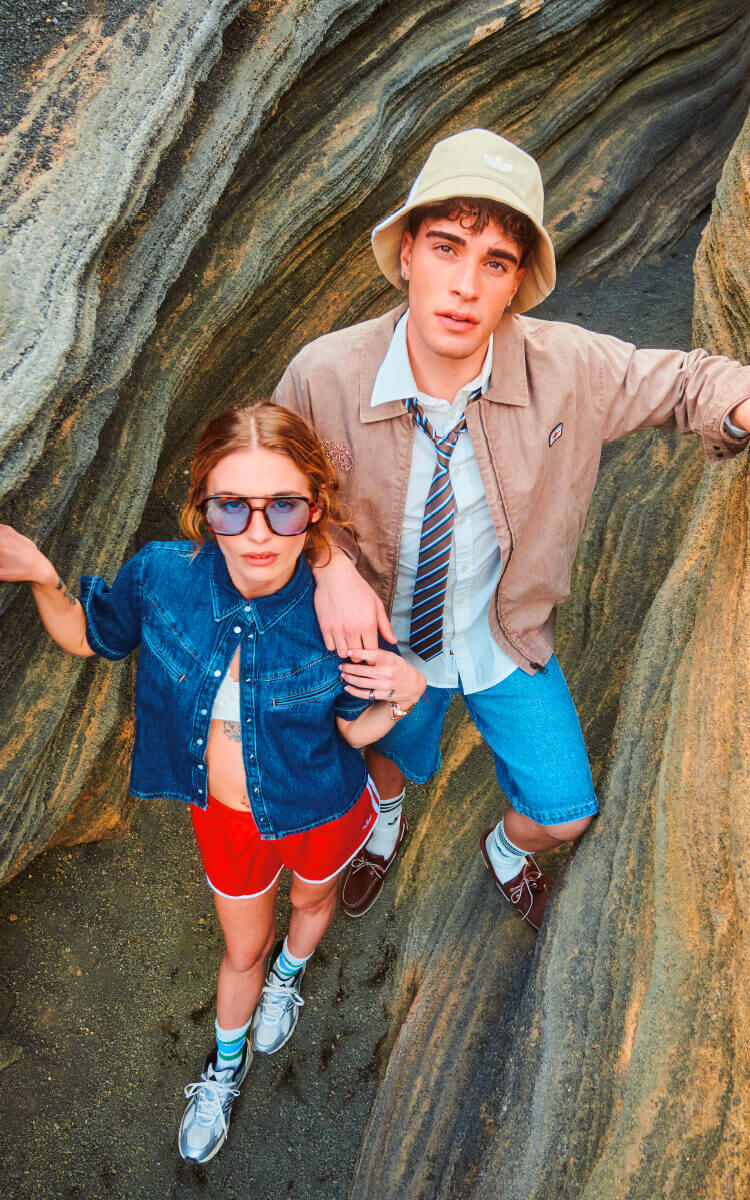 Ragazza e ragazzo vestiti con apparel lifestyle estivo