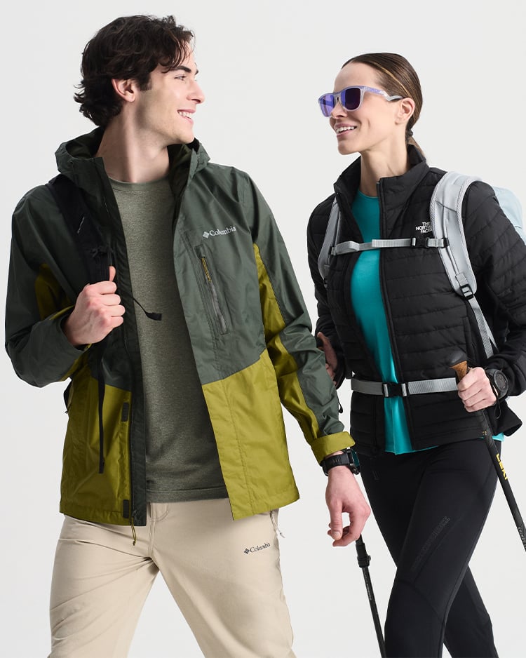 Ragazzi vestiti con abbigliamento outdoor multibrand