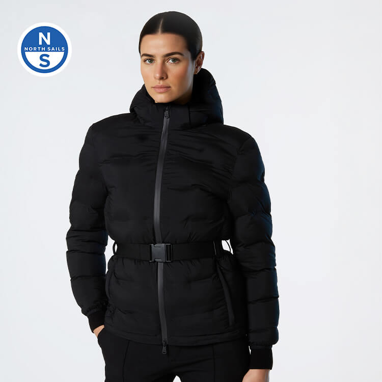 Ragazza che indossa abbigliamento North Sails