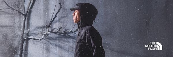 Ragazzo che indossa giacca The North Face