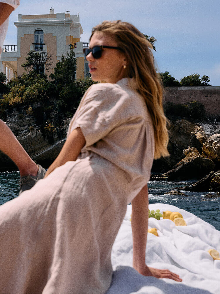 Ragazza che indossa abbigliamento North Sails
