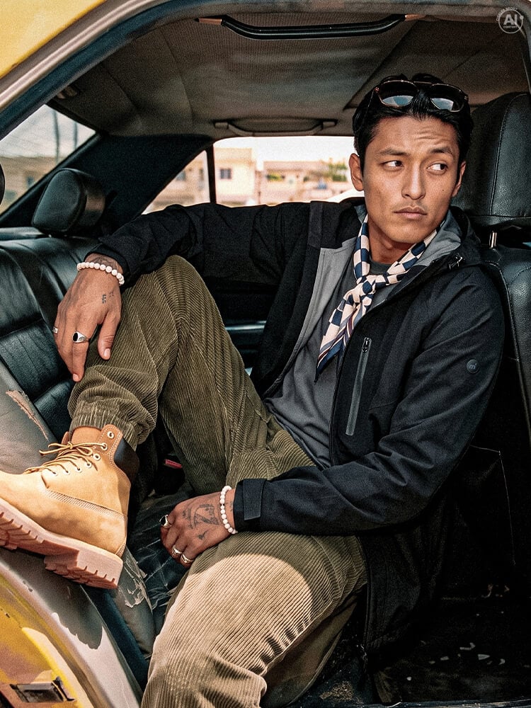 Ragazzo che indossa outfit urban Mistral autunnale