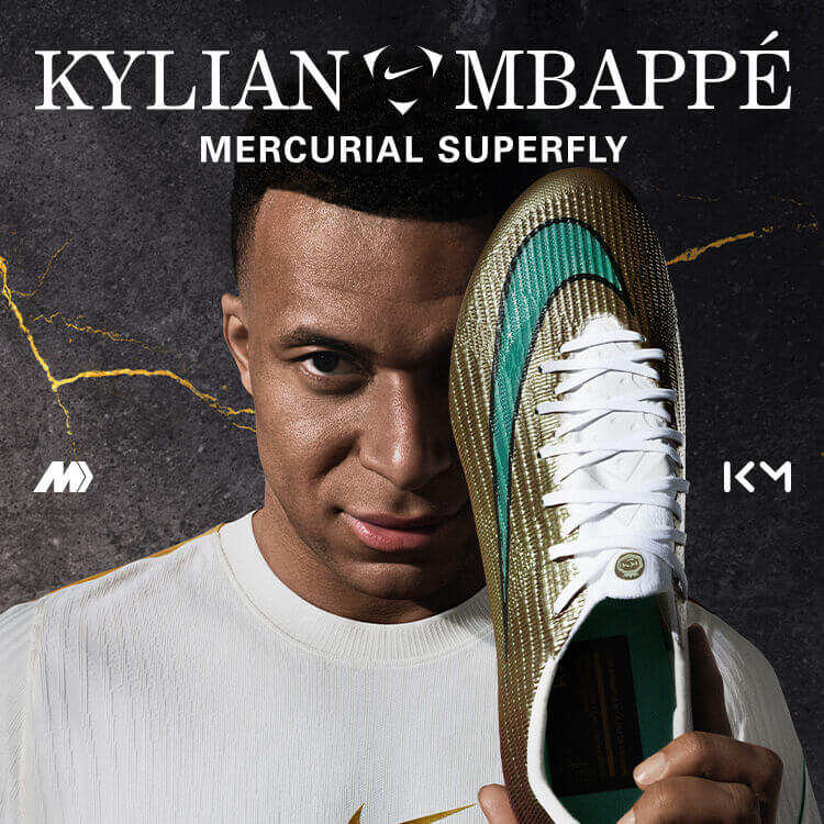 Kylian Mbapp&eacute; con scarpe da calcio Mercurial Superfly