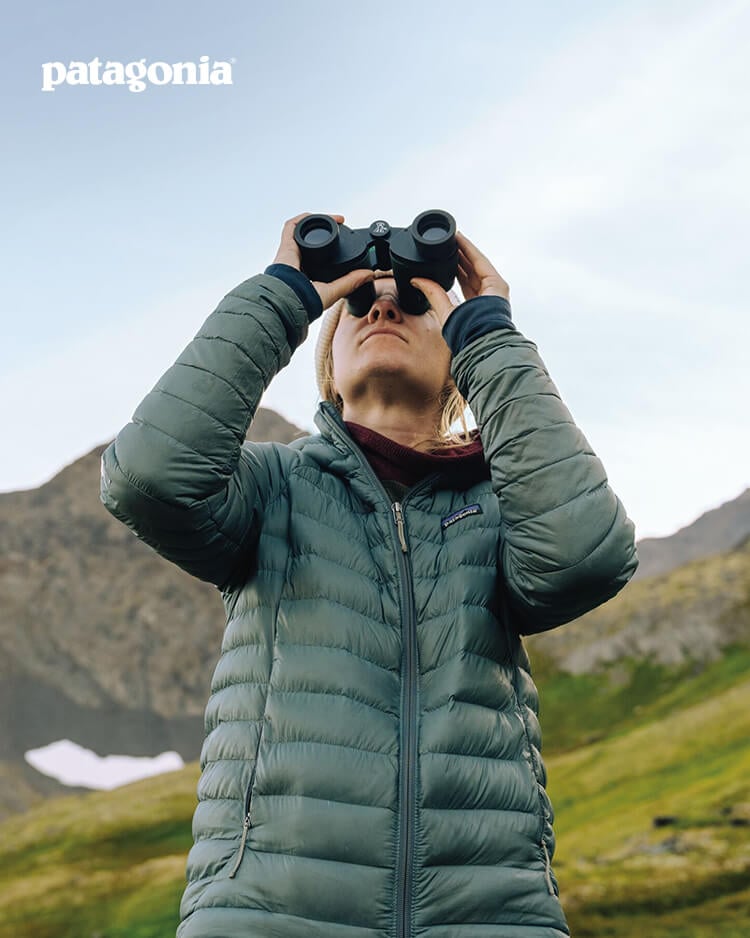 Ragazza che indossa piumino Patagonia