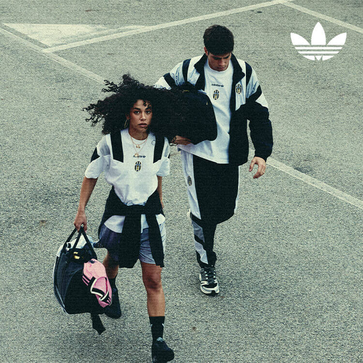 Ragazzi che indossano abbigliamento adidas Juventus EQT