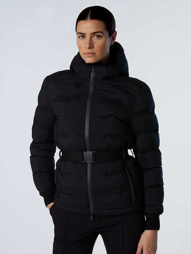 Ragazza che indossa abbigliamento North Sails