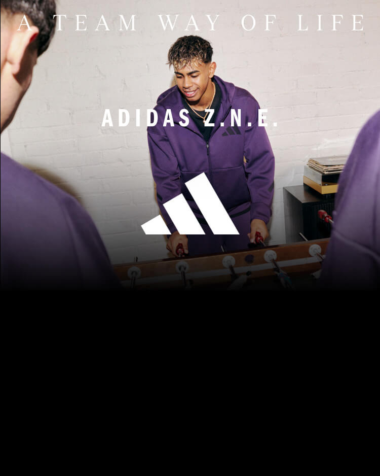 Ragazzi che indossano abbigliamento sportwear adidas Z.N.E.