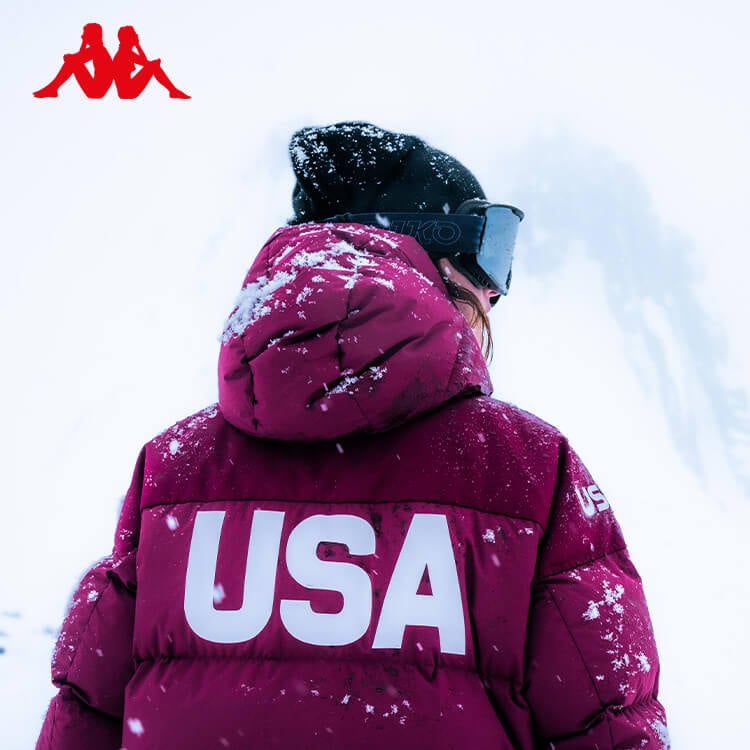 Persona che indossa abbigliamento da sci Kappa