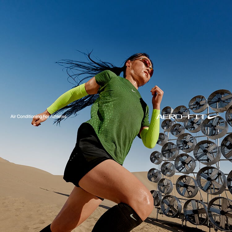 Ragazza che indossa abbigliamento Nike con strato base Areo-Fit