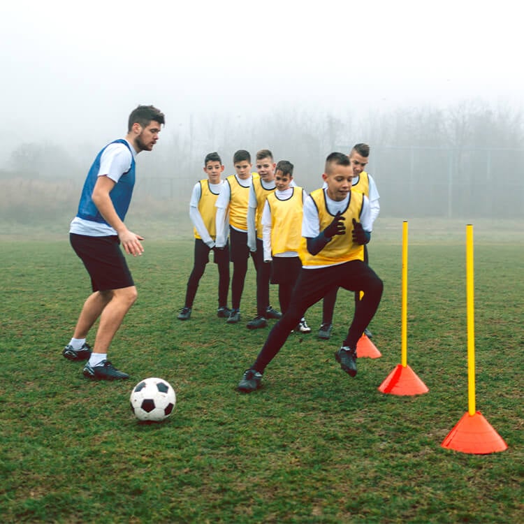 Ragazzi che si allenano in inverno