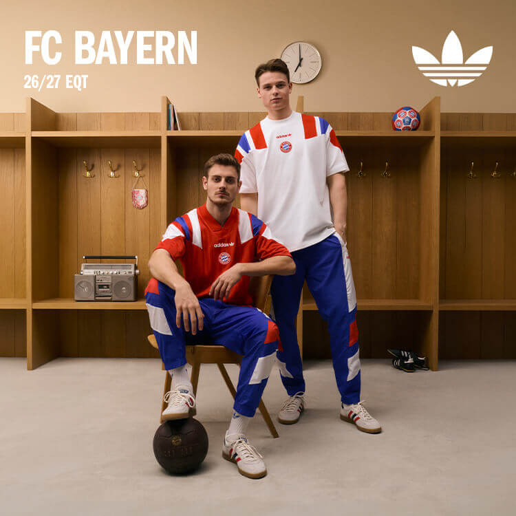 Ragazzi che indossano abbigliamento adidas Bayern Monaco EQT