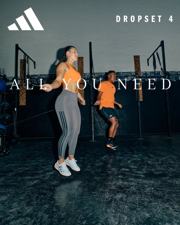 Ragazzi che si allenano con abbigliamento training adidas