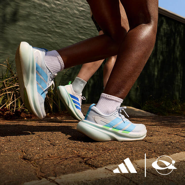 Ragazza che corre con scarpe da running adidas Supernova Rise 3