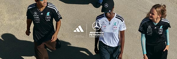 Ragazzi che indossano abbigliamento adidas X Mercedes