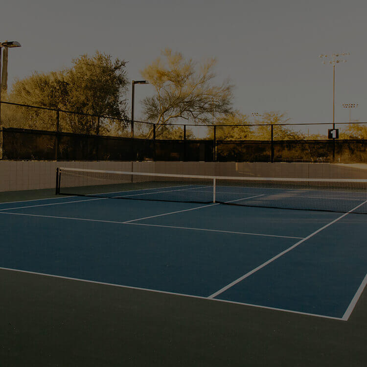 Vista su un campo da padel vuoto