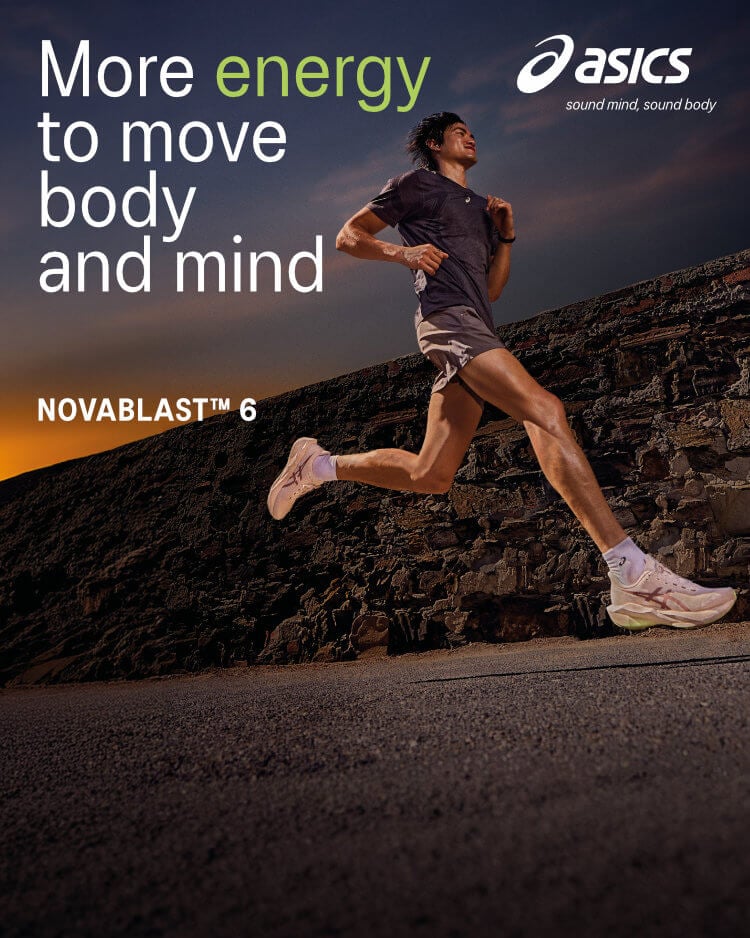 Ragazzo che corre con scarpe da running Asics Novablast 6