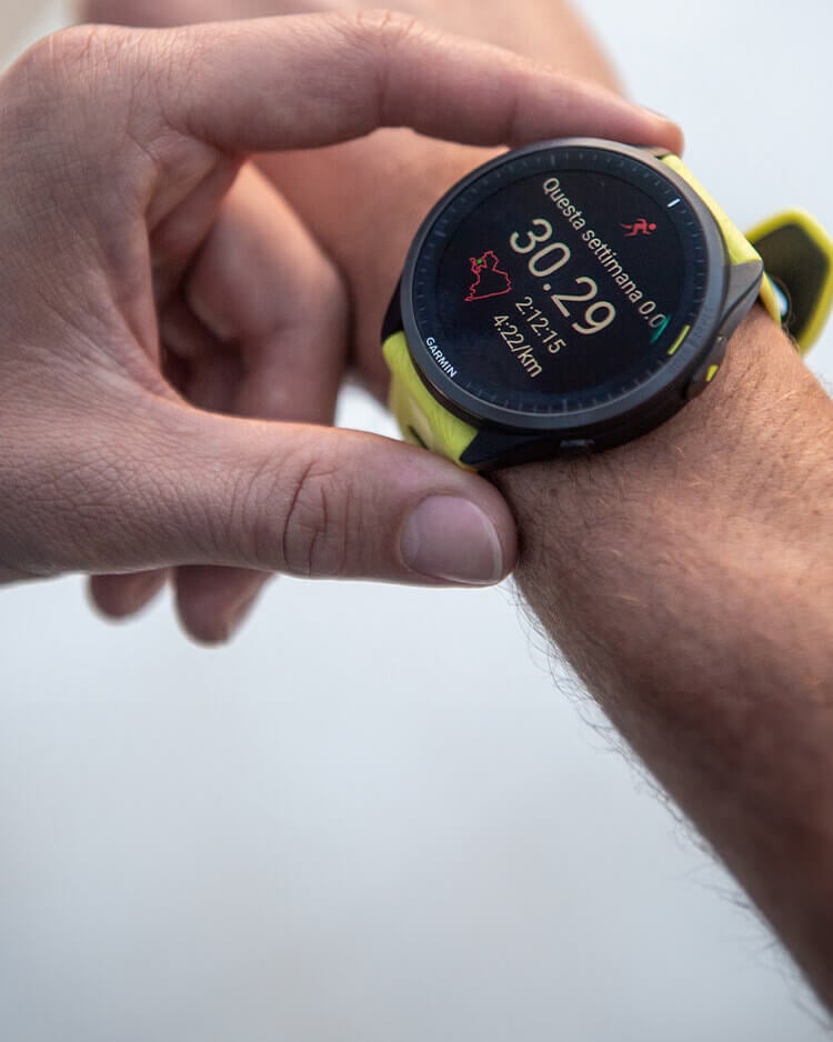 Orologio garmin su polso
