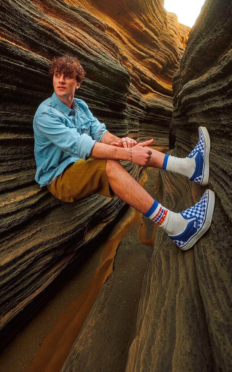 Ragazzo vestito con apparel lifestyle