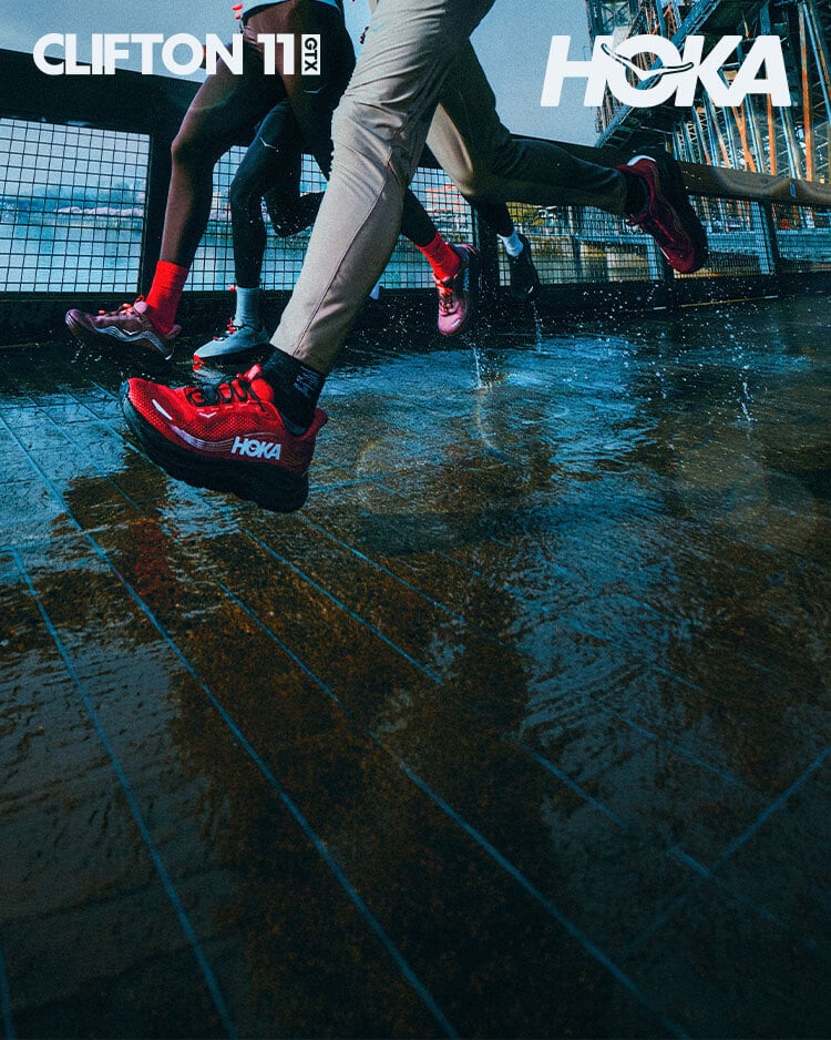 Ragazzi che corrono con scarpe da running Hoka Clifton 11 GTX