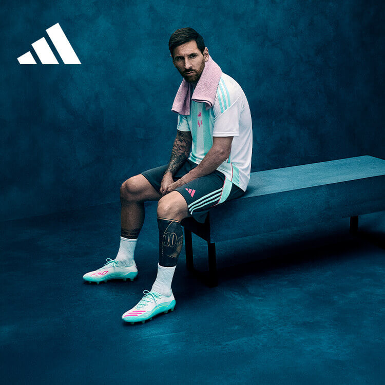 Messi che indossa le scarpe da calcio adidas F50