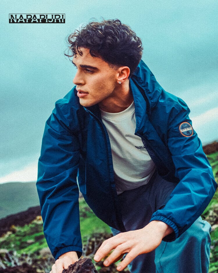 Ragazzo che indossa outfit Napapijri