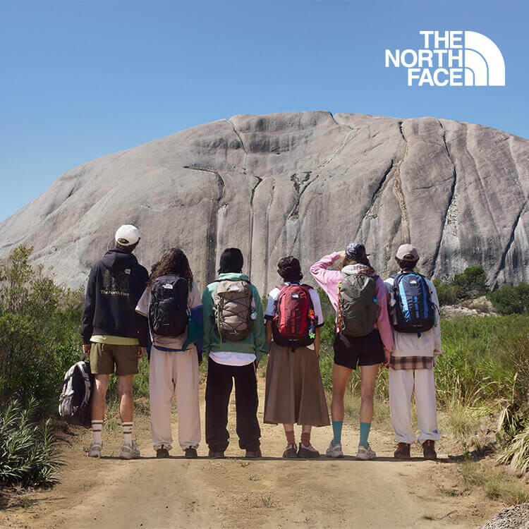 Ragazzi che indossano zaini The North Face Borealis