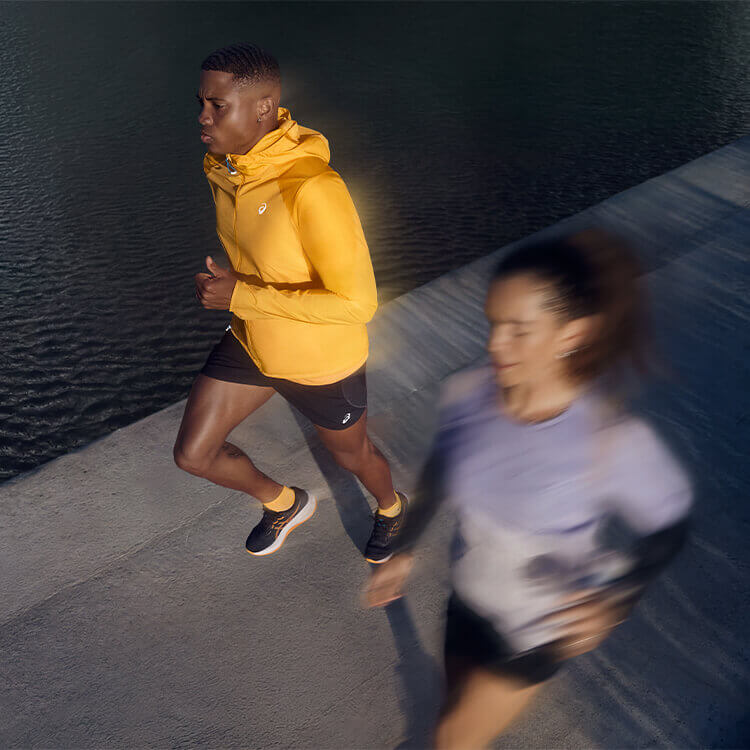 Ragazzi che corrono insieme