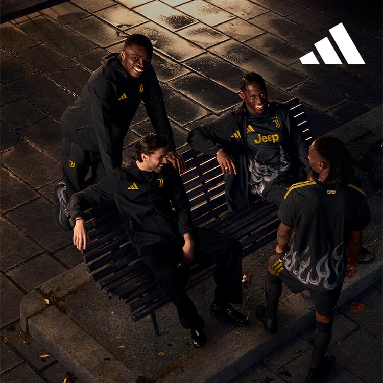 Ragazzi che indossano maglia ufficiale adidas Third Jersey Juventus 26/27