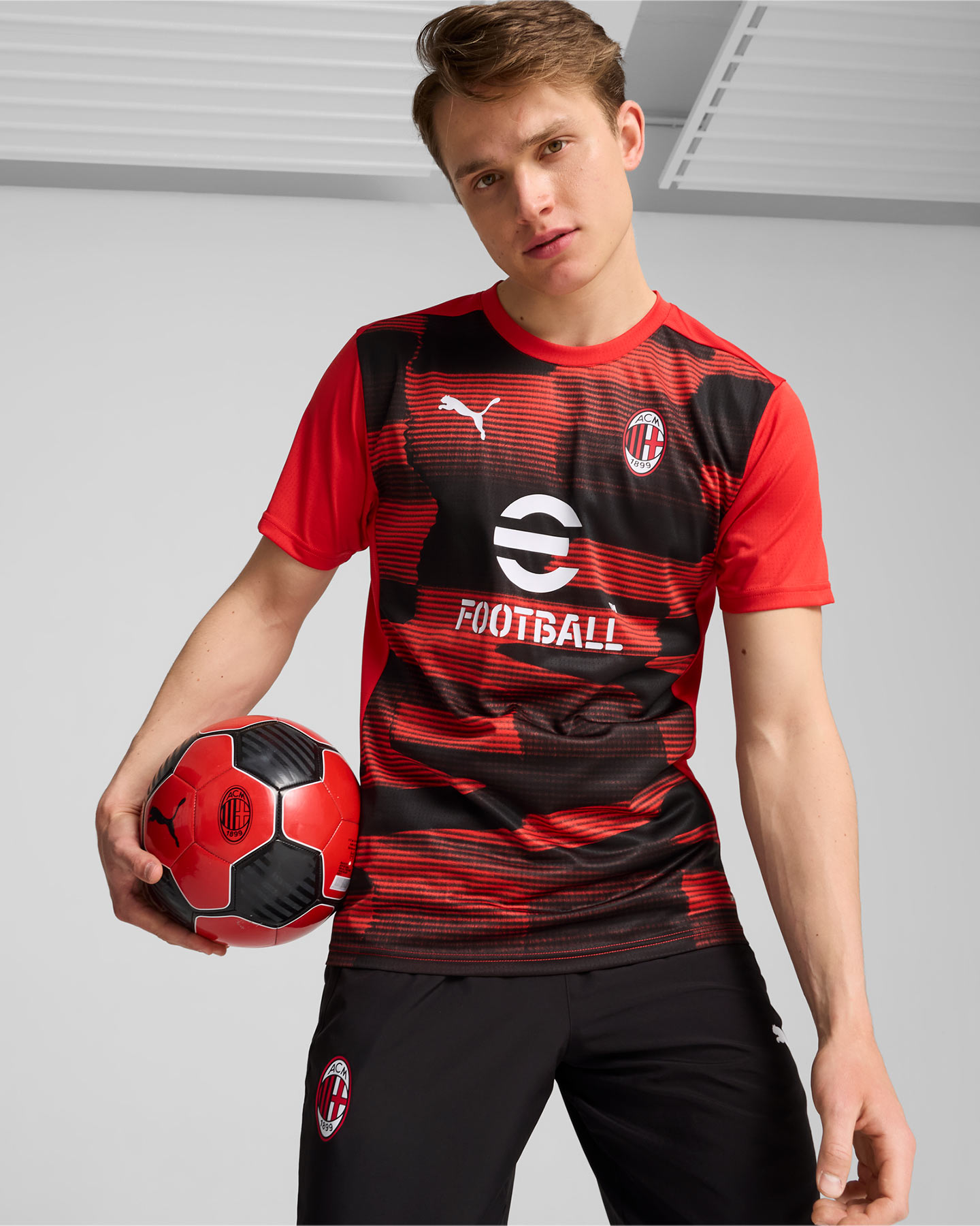 Abbigliamento calcio ufficiale PUMA MILAN PREMATCH SS HOME 24-25 M - Color mix - 2 | Cisalfa Sport