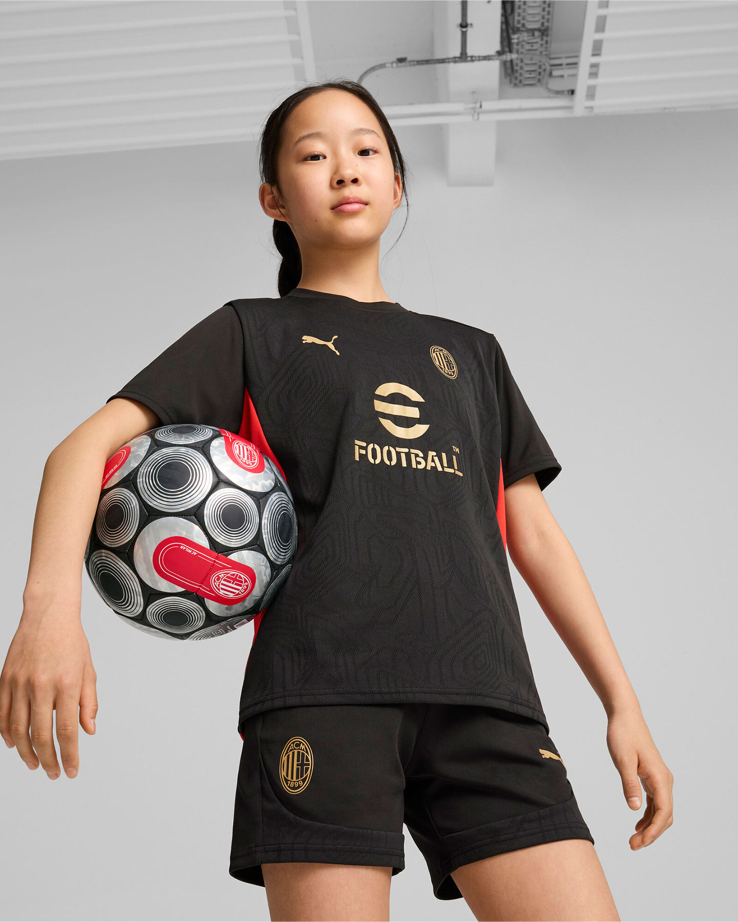 Abbigliamento calcio ufficiale PUMA MILAN TRAINING 24-25 JR - Nero - 2 | Cisalfa Sport