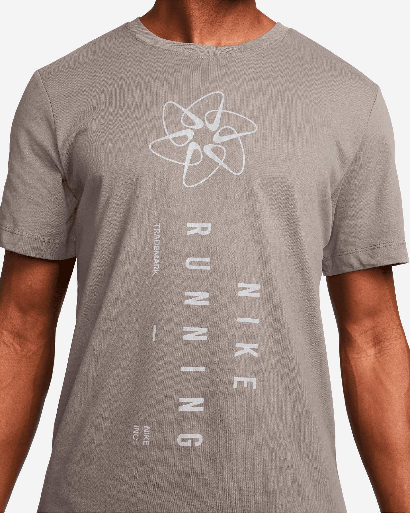 T-shirt running NIKE DF RUN DIVISION M - Grigio - 2 | Cisalfa Sport