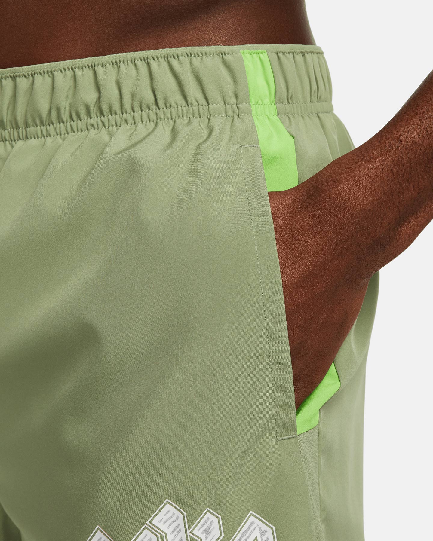 Short running NIKE DRI FIT RUN DVN CHALLENGER 5BF M - Verde - 3 | Cisalfa Sport